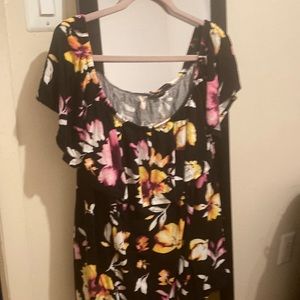 Lane Bryant 26/28 black large floral top